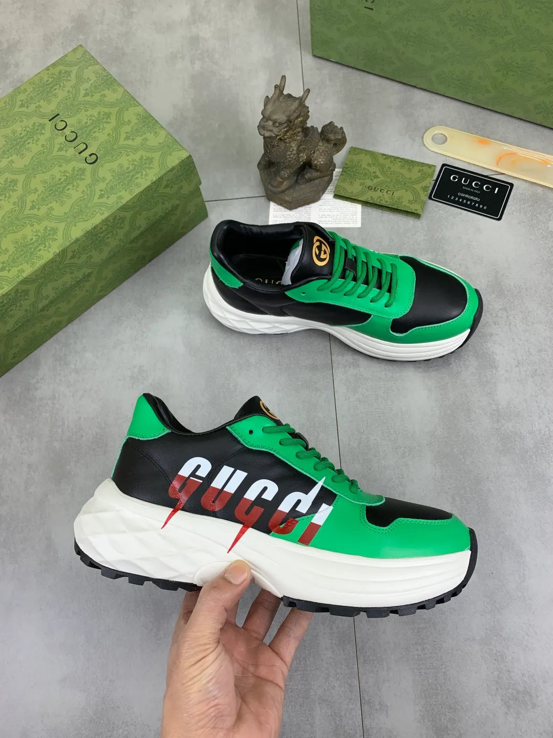 Men's shoes 💰P500💰[New style] 🆘 Dad's shoes [GUCCI] Gucci's new men's shoes are the first to be launched, and the materials and workmanship are superior to all versions on the market. The highest quality imported original top calfskin upper with trendy printed patterns ➕, the inner material is made of full-grain pigskin lining, privately molded soft TPU rubber comfortable outsole, and high foot comfort. Actual shooting, imported special materials highlight the unique charm of the brand 2️⃣colors available Size number; 38-44